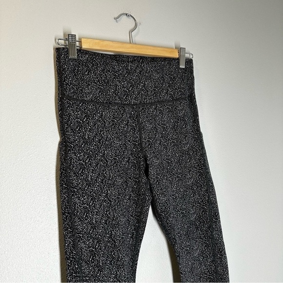 Athleta Ultimate Stash Pocket Textured 7/8 Leggings Black White Size M Women’s - Picture 10 of 10